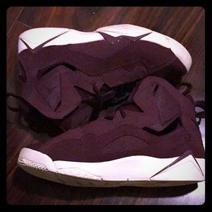Jordan’s maroon size 5